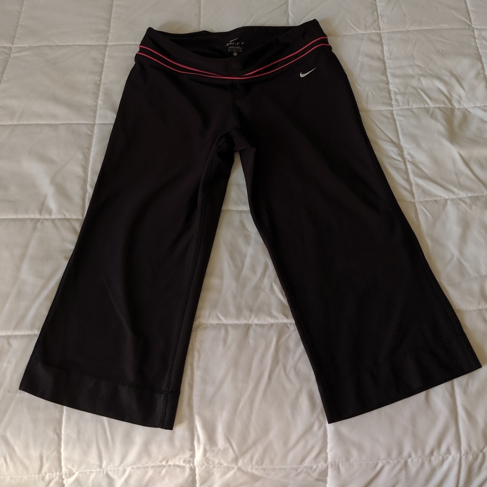 Nike Dri-FIT Capri Flare Leggings